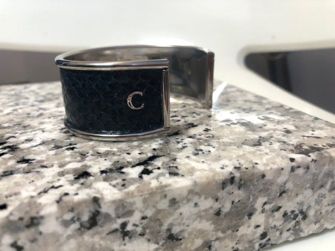 Manchette en cuir de saumon