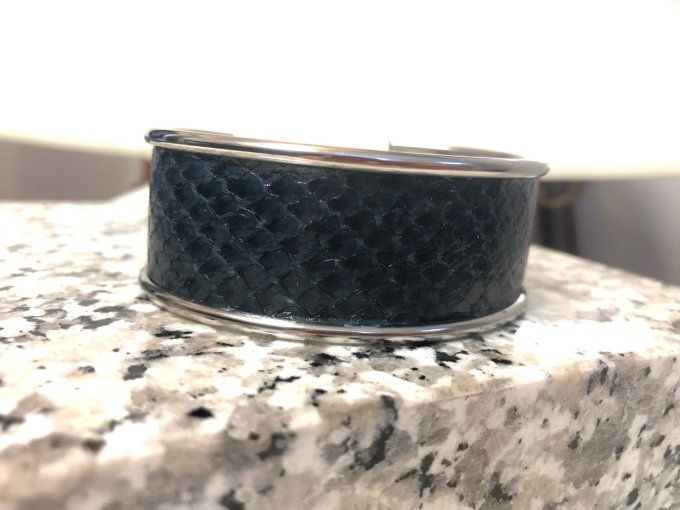 Manchette en cuir de saumon