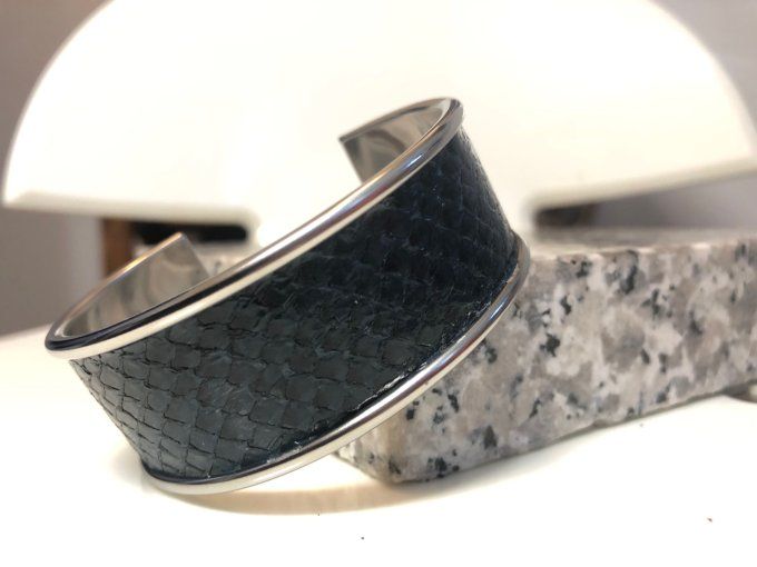 Manchette en cuir de saumon